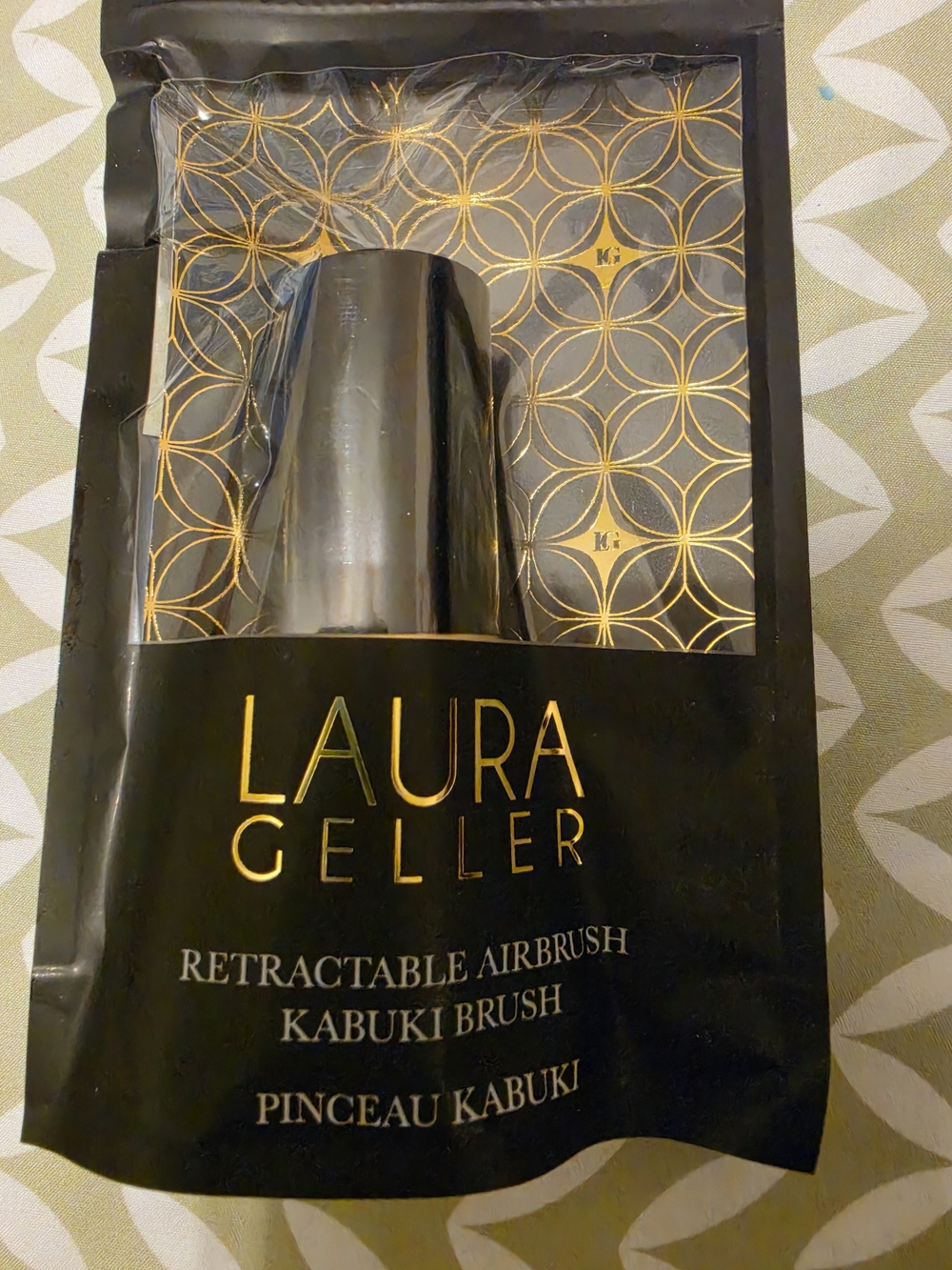 Laura Geller Black and Gold Retractable Kabuki Brush Packaging